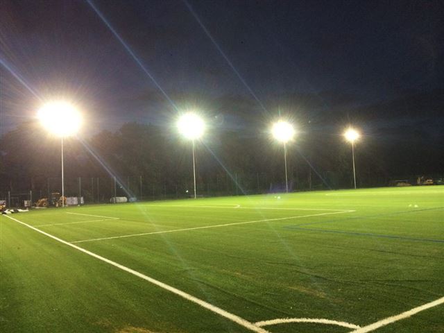 Ưu điểm đèn led pha chiếu sáng sân bóng đá, vận động