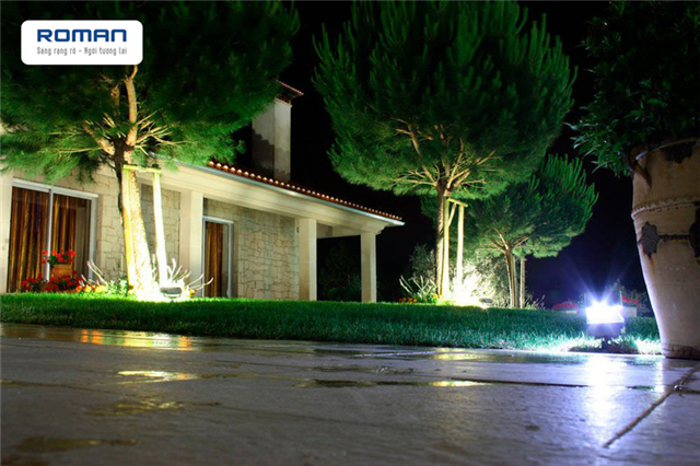 Floodlight là gì? LED Flood light và Spotlight nên chọn loại nào?