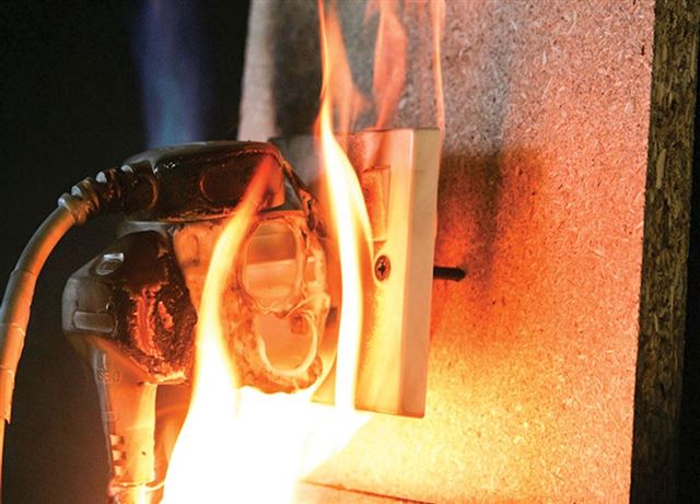 Ổ cắm điện bị chập - Nguyên nhân và giải pháp khắc phục