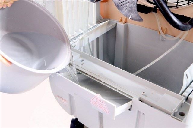 Cách vệ sinh máy làm mát hiệu quả tại nhà không cần đến thợ