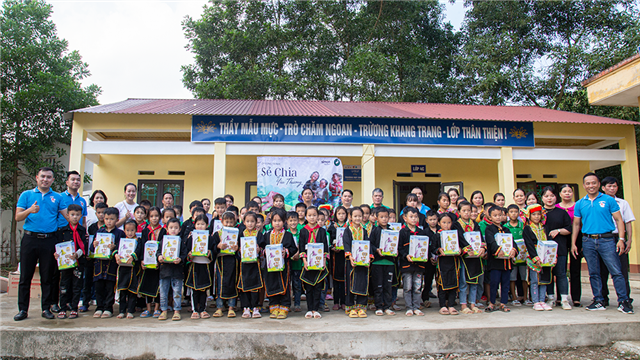 Roman sẻ chia yêu thương, thắp sáng hy vọng trên con đường trưởng thành